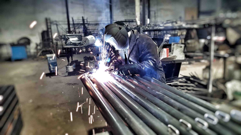 Какие материалы используют при изготовлении уличного спортивного оборудования в Ростове-на-Дону?